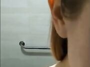 Voyeur-par gör i hemlighet oralsex på en offentlig toalett