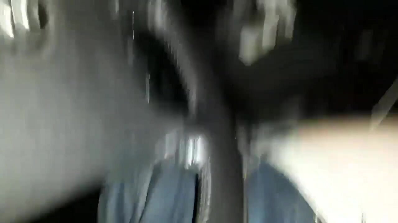 Erfaren hora filmad när hon utför oralsex i bilen Foto